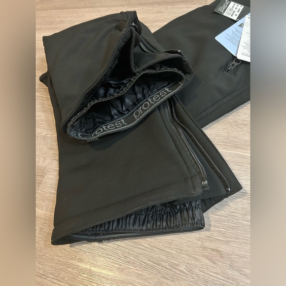 NWT Protest True Black Lole Womens snowboarding pants - Picture 7 of 12